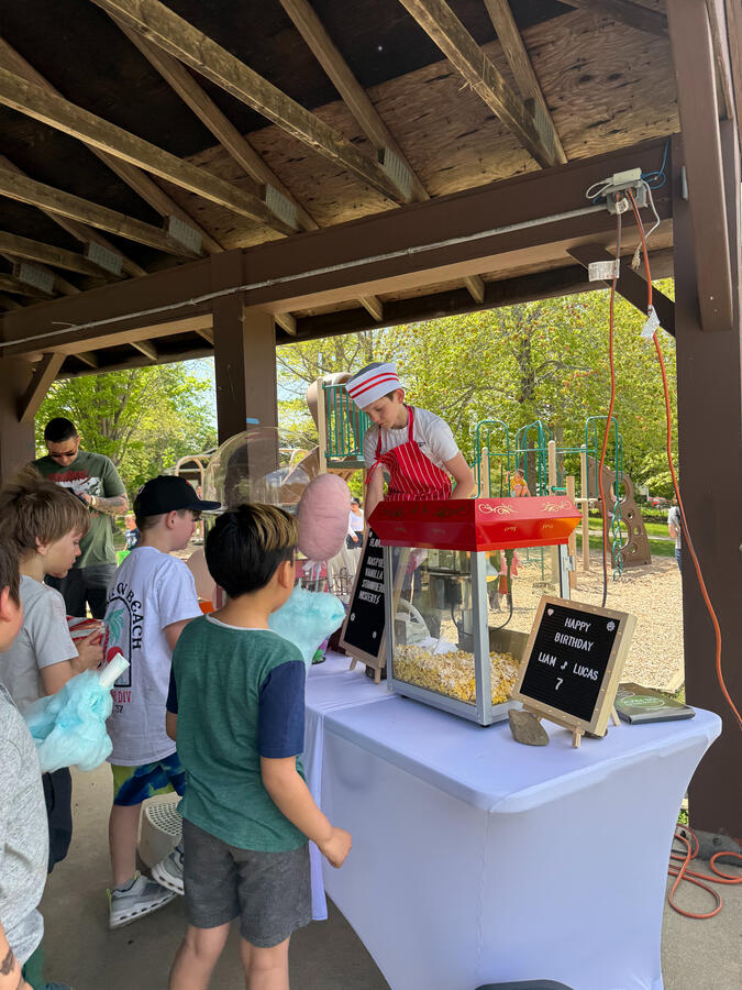 Live cotton candy machine birthday party NH Live cotton candy machine birthday party NH